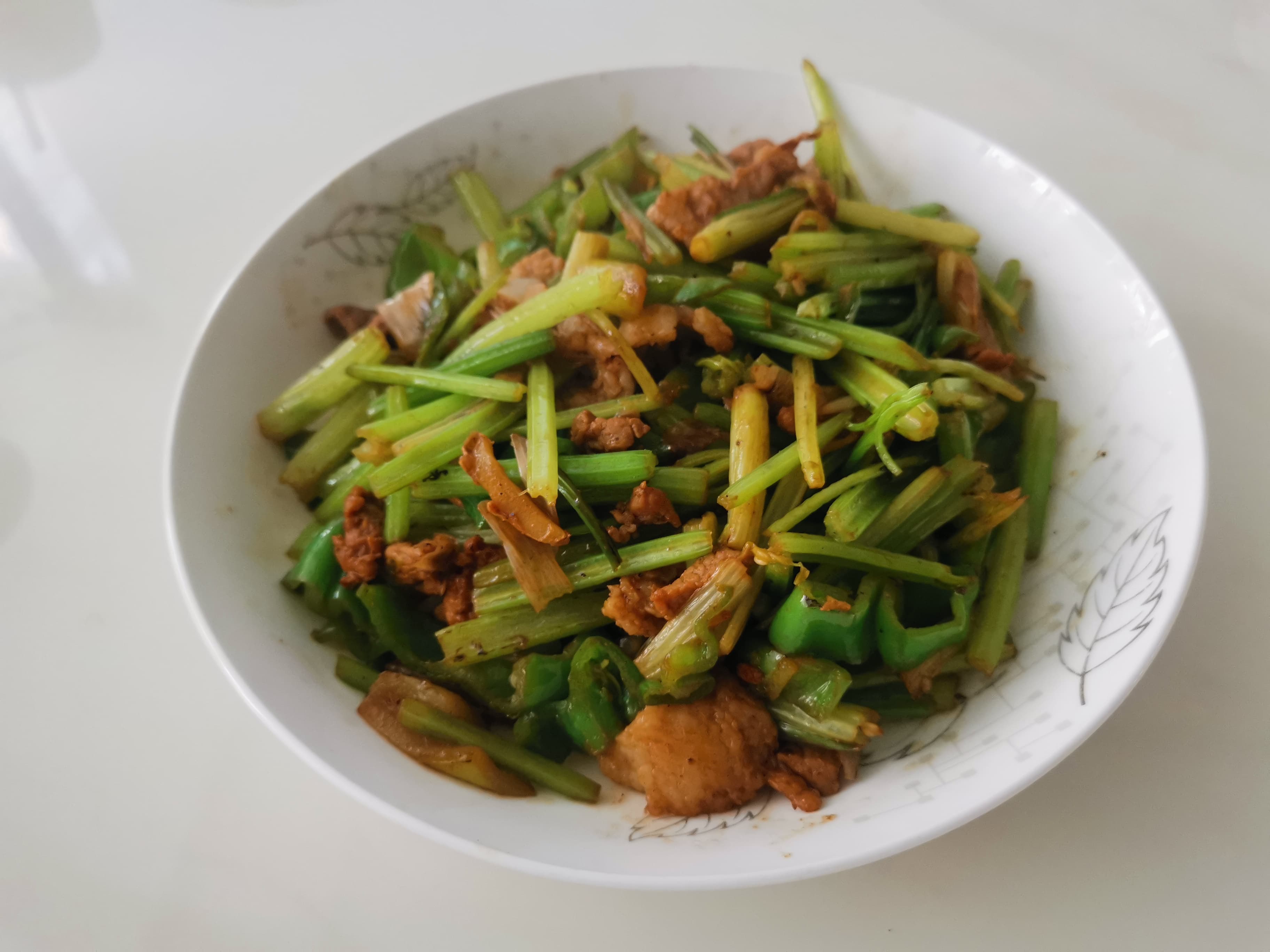 芹菜炒肉